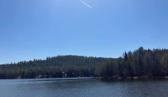 Private lakehouse oasis awaits -Family & Pet Friendly-Barry's Bay