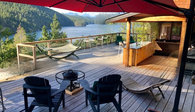 Private Secluded Cabin, Private Dock, Beach and Water Access, Stunning Lake View