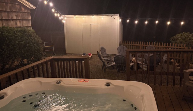 Private Skaneateles 4 bedroom farmhouse with Hot Tub!