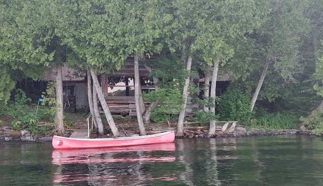Private water (boat) access, rustic offgrid log cabin on class five lake.