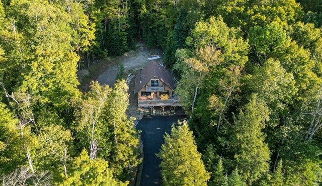 Private Waterfront cottage surrounded by mature trees & breathtaking views