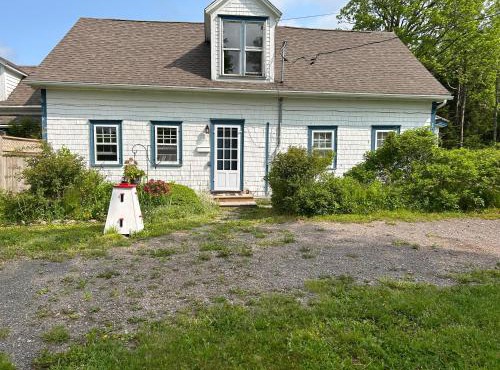 Quaco Cottages-The Shipbuilder's Cottage-Two Century Old Charm