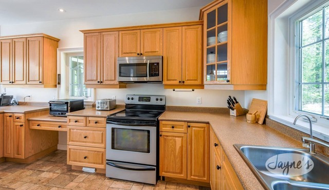 Quaint 3 bedroom, 3 bath, Echo Lake, Baysville! Privacy! Sunsets!