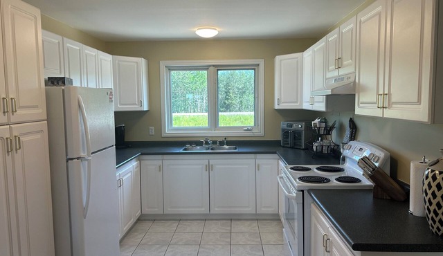 Quaint 3 bedroom apartment with full bathroom, full kitchen and in-unit laundry