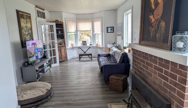 Quaint Farmhouse on 10 acres. Lake access and pet friendly.