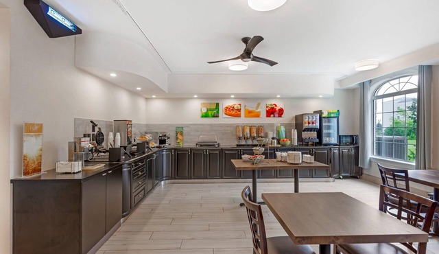 Quality Inn and Suites Oakville-Mississauga