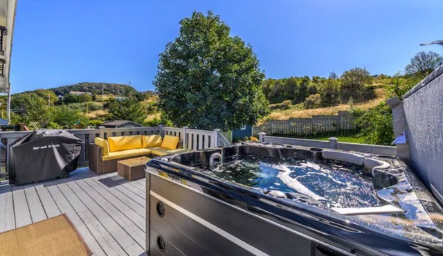 Quayside Quidi Vidi - Gorgeous 4bdrm with HotTub