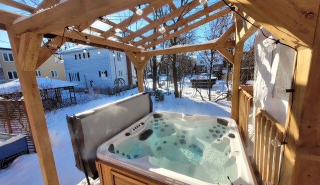 Québec City center, at 15 minutes from everything, 4 chamber, SPA, pool table