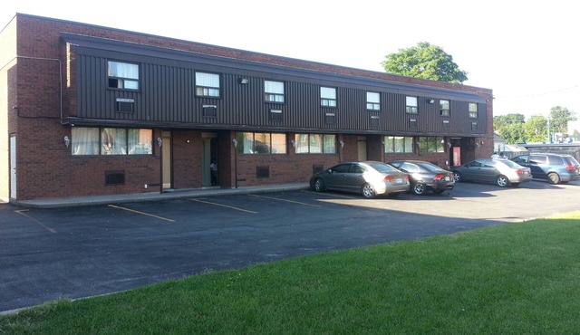 Queensway Motel