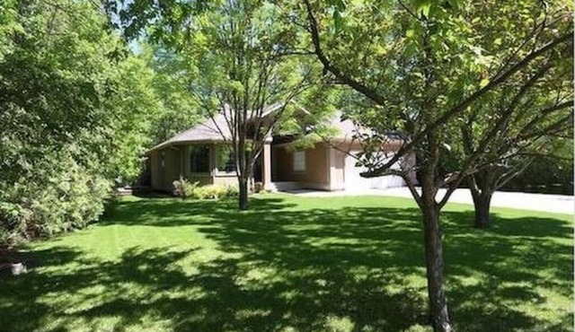 Quiet Country Living Convenient City Amenities