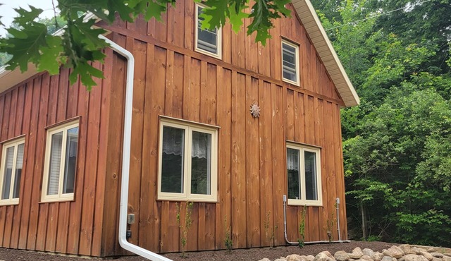 Quiet spacious 2 story lodge for private party