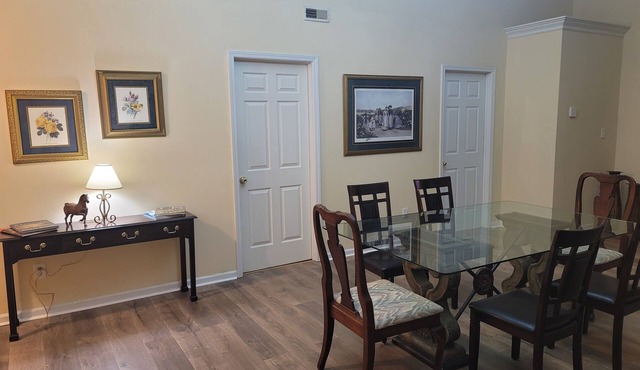 Ranch Style Spacious 3 Bedrooms w/Jacuzzi tub