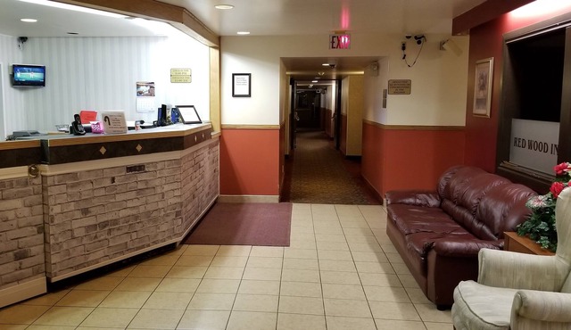 Redwood Motor Inn