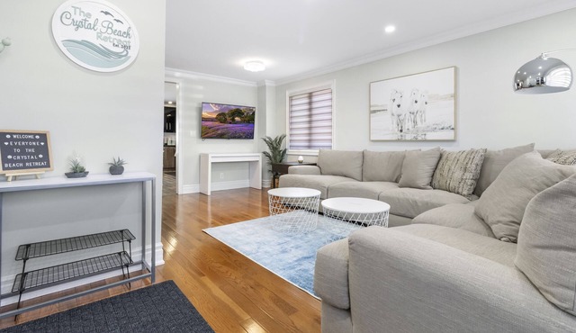 Relax at the Crystal Beach Retreat - 6 min walk to the Beach!
