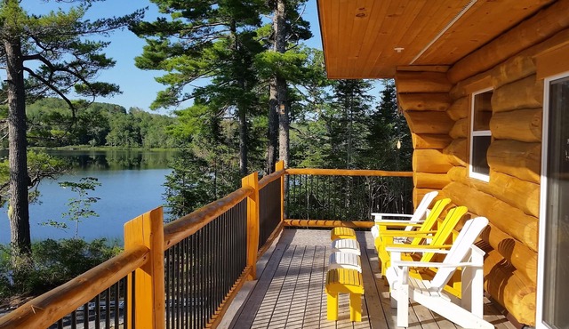 Relax In Canada: A Lakeside Log Cottage Near Kejimkujik National Park