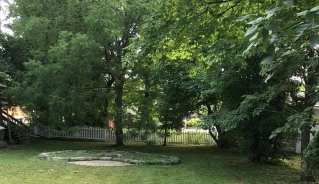Relax in Style at Our Spacious 1 Bedroom Cottage with Lake Access