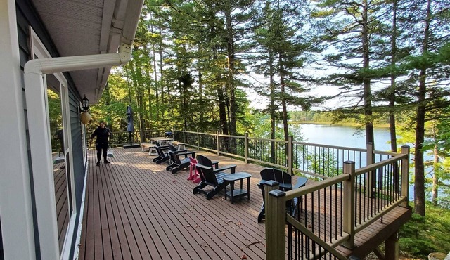Relax Lakeside! Family Friendly Cottage! Beaverdam Lake, Labelle Nova Scotia