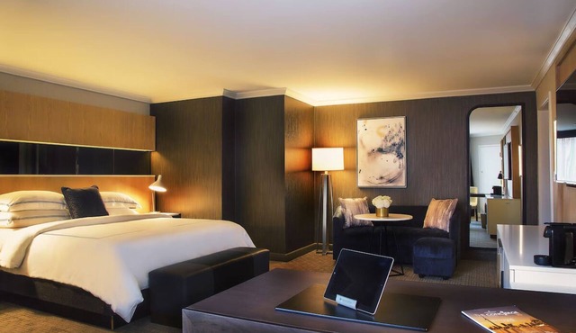 Relaxing Retreat in Toronto's Yorkville district, Pet-Friendly & Swimming Pool