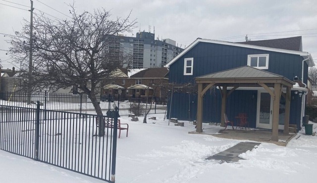Remodeled 1880 built Tiny Cottage with Skylights in Niagara Falls