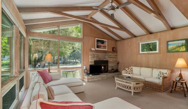 Remodeled cottage with a modern kitchen, fireplace, kayaks, & paddle boards