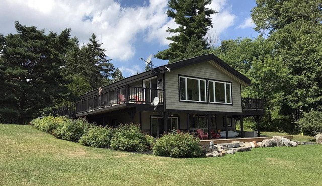 Renovated 3 Bed, 3 Bath. Mins from Port Sandfield. Tennis! Beach!