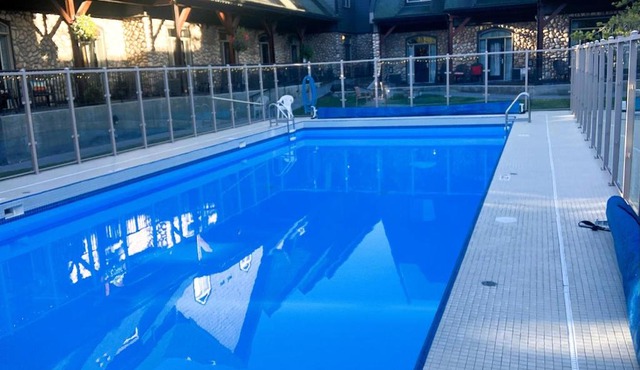 Renovated Chalet at Mystic Springs, Pool, Hot Tub!
