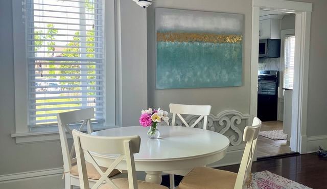 Renovated Downtown Wheaton ~Gem~