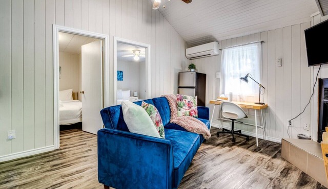 Renovated Muskoka cottage right on lake - Breeze