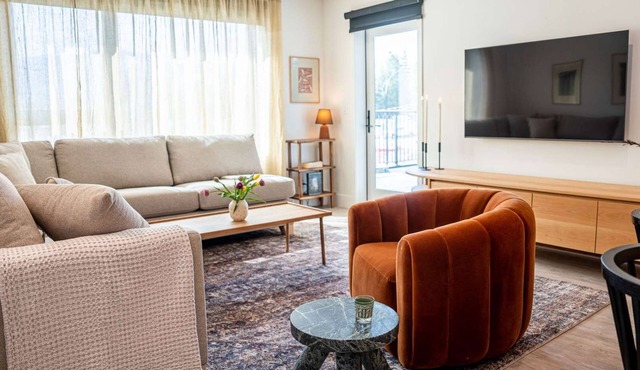 Revelstoke - Condo with Hot Tub-Sea Eagles Landing