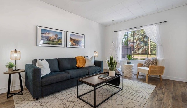 Rex Retreat | Steps to the Big Dino | Sleeps 8