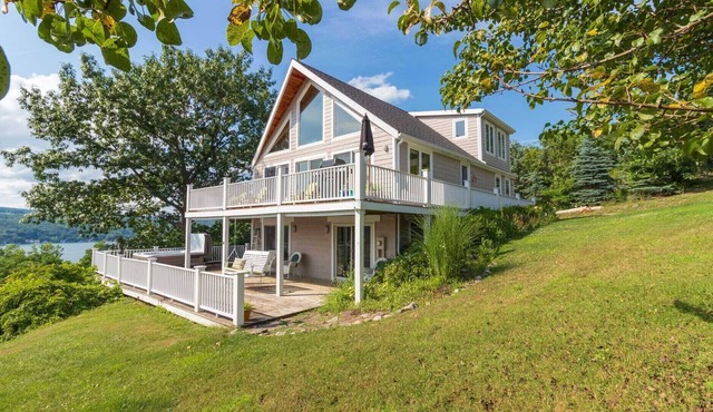 Riesling Retreat:"Fantastic Views of the Lake, Vineyards, and Hillsides"