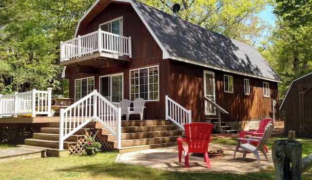 Riverfront cottage steps from Lake Michigan and the Dunes at Silver Lake!