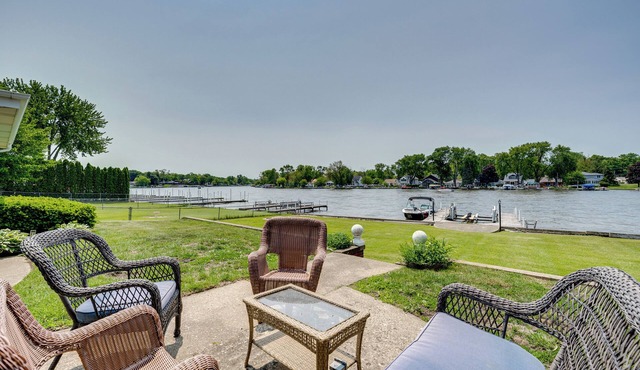 Riverfront McHenry Home w/Dock & Kayaks