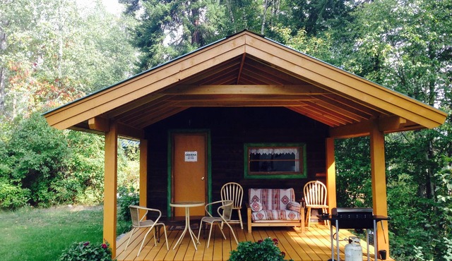 Riverside Cabana for 2 people, rustic and unique setting on the Clearwater River