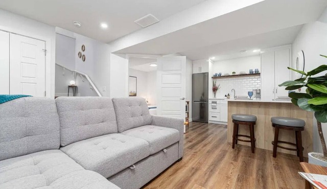 Riverside Suite ~ New, with kitchenette, washer/dryer, & amenities nearby
