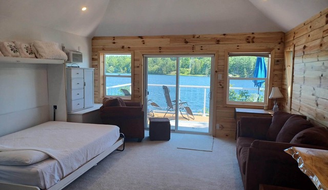 Robin's Nest. Beach. Watersports free. Private deck - Lake view. Couples only.