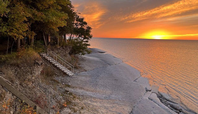 Romantic waterfront cottage spectacular sunsets