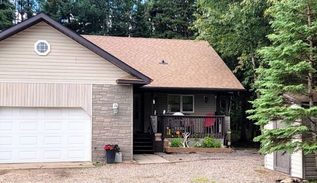 Ronnie's "Reel em Inn" Cozy retreat in Northern Saskatchewan.