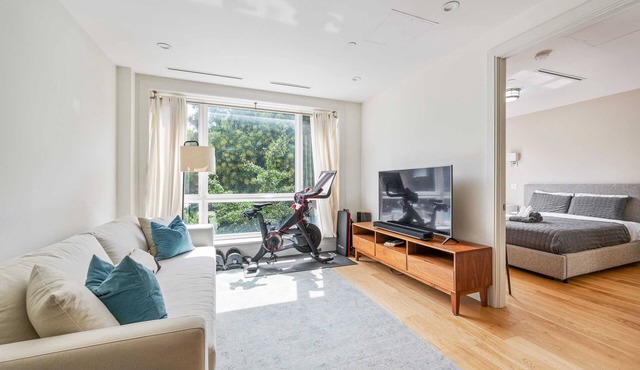 Rove Travel | Withers | 1BR Williamsburg Apartment