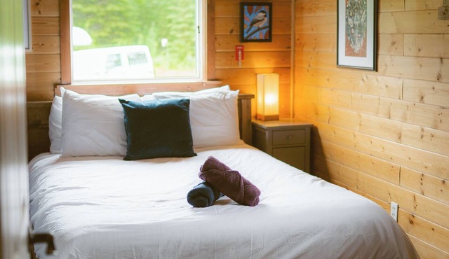 Rustic Lakefront Lodge on Little Atlin Lake - Pet friendly!