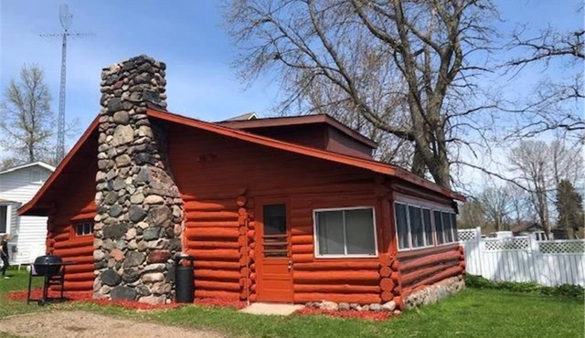 Rustic log cabin built in the 1900's! On Private Lake with Great Fishing. in Garrison