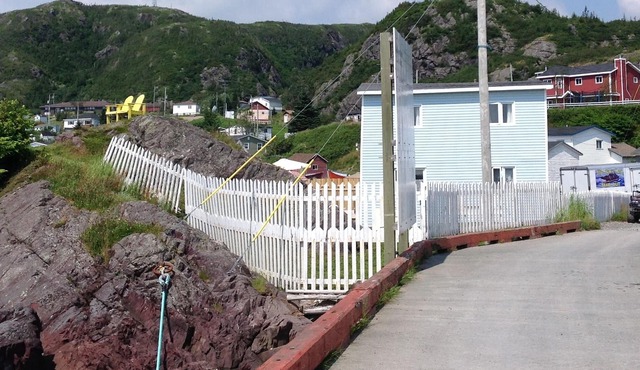 Salt Box equipped for comfort, breath taking view of Rencontre and Ocean