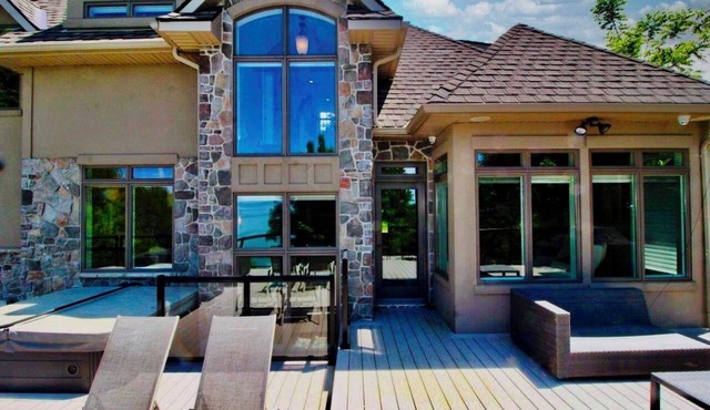 Sandy Shores Lakefront Cottage! Amazing Luxury On Lake Huron!