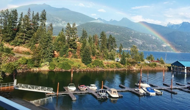 SCENIC LAKESIDE CONDO in KASLO, BC