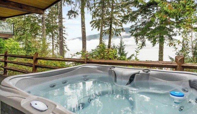 Seaside Haven -Hot Tub with Oceanfront View