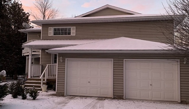 Seasonal or Monthly Rental with Views of Blue Mountain (pet friendly)
