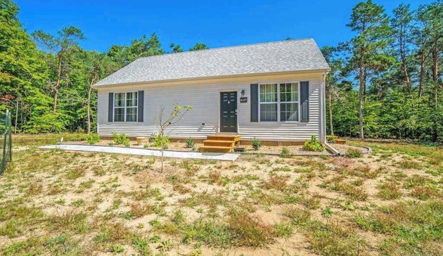 Secluded & contemporary cottage with a washer/dryer, central AC, & firepit