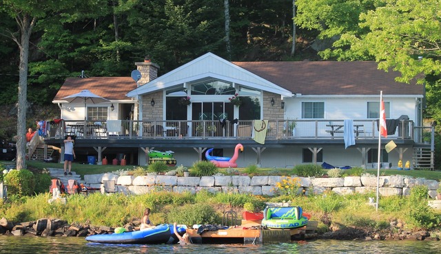 Secluded Waterfront Cottage on Eagle Lake, Close to Sir Sam & Haliburton Village