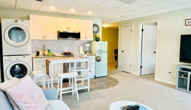 Secret Garden 1 bedroom suite with parking