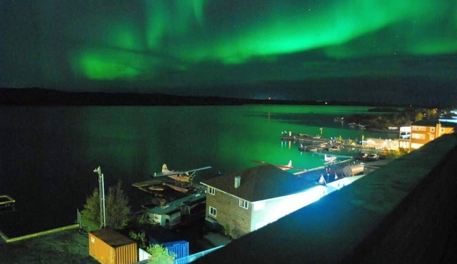 See Aurora and lake from EVERY room - 2bd 2bth